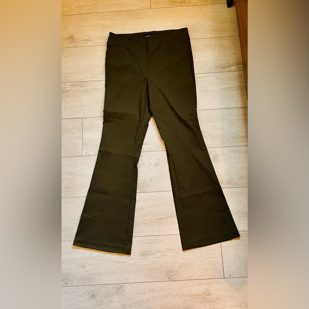 Stretchy Flare Leg Pull-on Dress Pants